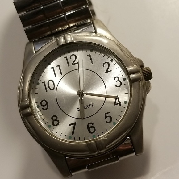 Stainless Steel Quartz Watch - Picture 3 of 6